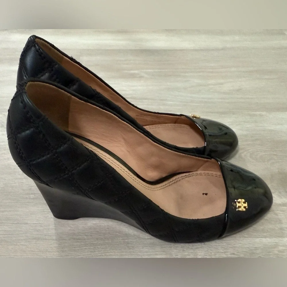 Tory Burch Black Quilted Patent Toe Wedge Pumps Women's Shoes sz 7.5